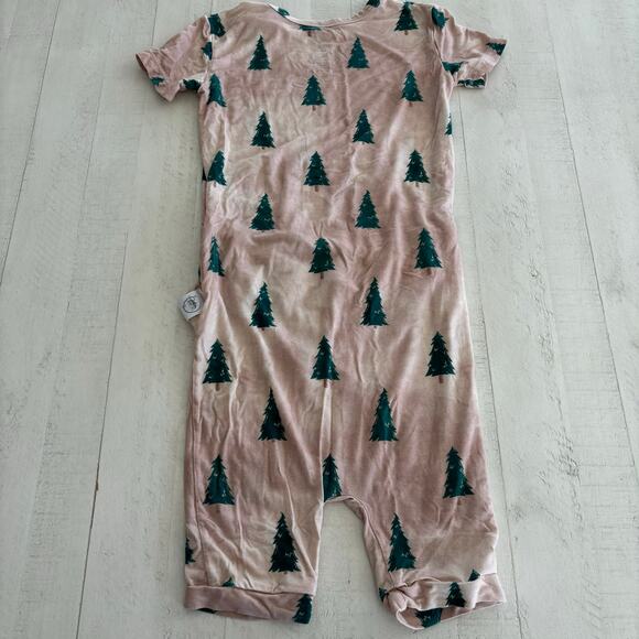 Ready Set Romper Bamboo Pine Fir Tree Winter Holiday Romper Size 3/4 EUC - Picture 2 of 4